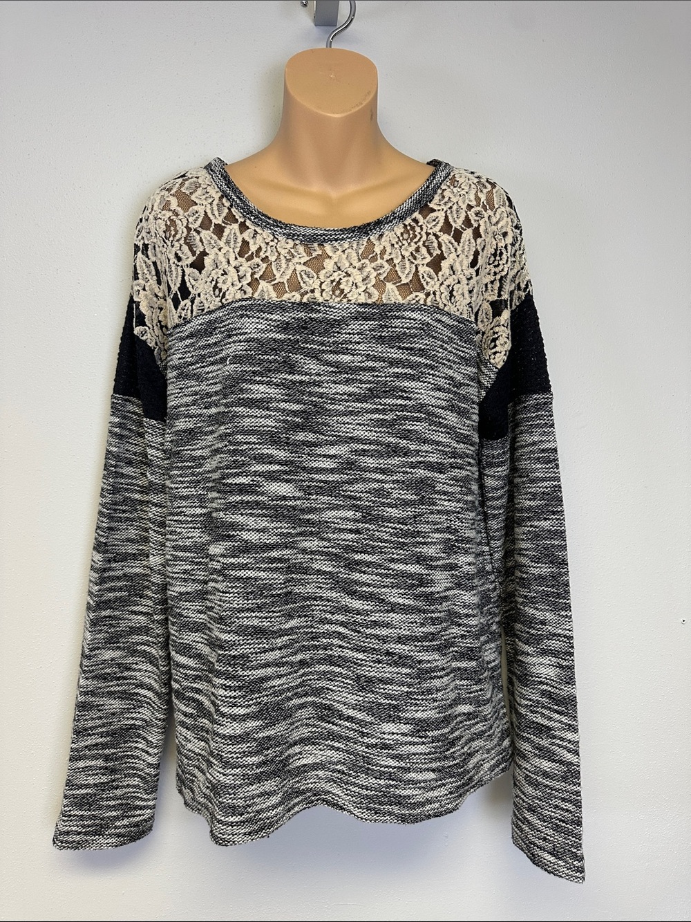 Miss Me Lace Yoke Marled Knit Long-Sleeve Top - Black & Cream